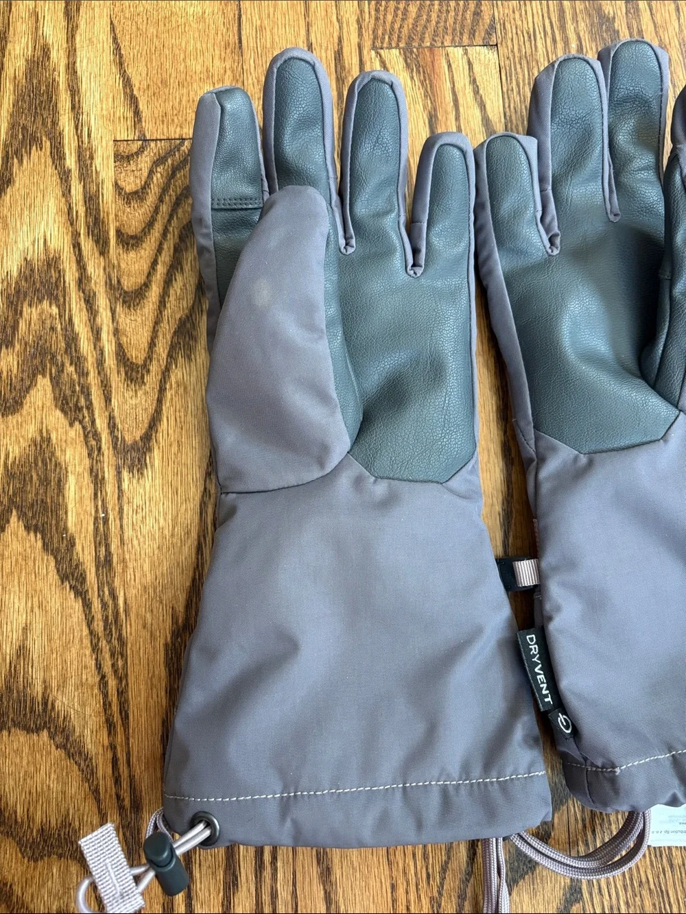The North Face purple-grey women’s adjustable ski gloves. Excellent condition